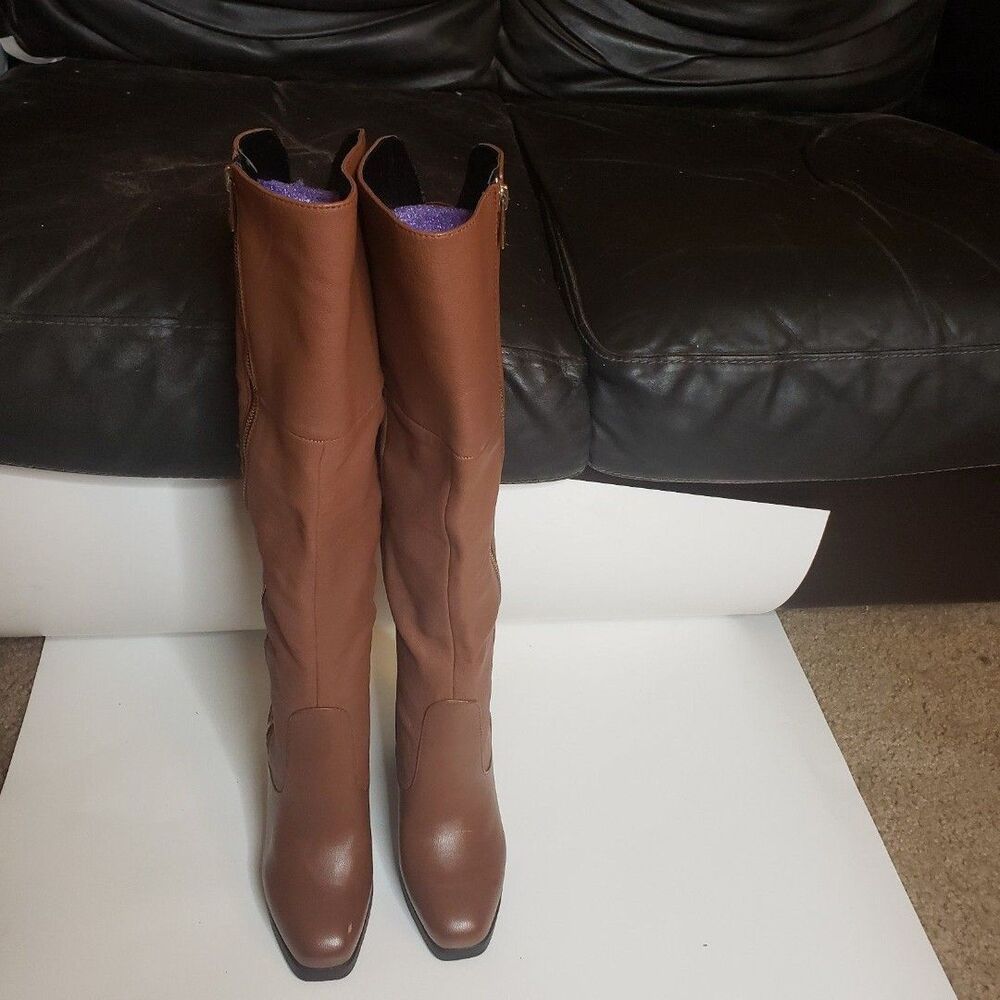 Holland's boot in cognac 6.5m
Circus by Sam Edelman 
Full side Zipper
Over knee